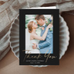 Carte De Remerciements Mariage photo Modern Gold Script<br><div class="desc">Mariage de photo en écriture or élégant élégant carte de remerciements moderne élégant. Partie d'une collection mariage. Les couleurs peuvent être changées.Le côté arrière comprend un message de remerciement générique que vous pouvez personnaliser pour chaque invité ou supprimer complètement si vous préférez remettre votre remerciement à droite.</div>