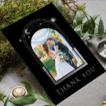 Carte De Remerciements Mariage photo mystique Black Silver Sun Moon Star<br><div class="desc">Mystical Chic Black Silver Sun Moon Stars Celestial Astronomy Space Photo Mariage Merci Les cartes offrent le soleil, la lune et les étoiles avec un cadre argenté entourant votre photo préférée sur un arrière - plan noir. Au verso, ajoutez votre message de remerciement personnalisé et une image supplémentaire. Personnalisez en...</div>