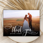 Carte de remerciements Mariage photo Script 2 élég<br><div class="desc">Élégant Moderne Chic Boho Calligraphie Script Mariage 2 Carte de remerciements photo. Un mariage élégant vous remercie modèle avec une photo verticale complète sur le devant avec le texte "Merci" dans une main tourbillonnant fantaisie lettrage typographie script swash tail police blanc overlay sur l'image et un côté inverse (1) photo...</div>