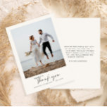 Carte De Remerciements Mariage script moderne noir et blanc<br><div class="desc">Carte R.S.V.P mariage de script contemporain simple noir et blanc. Un design moderne et abstrait. Partie d'une suite.</div>