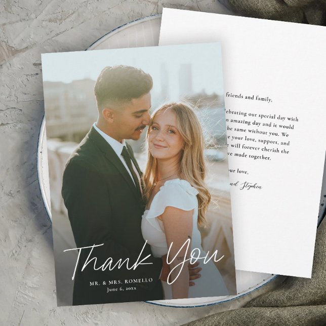 Carte De Remerciements Mariage simple photo écriture moderne (Modern script photo wedding thank you card with full bleed photo typography overlay.)