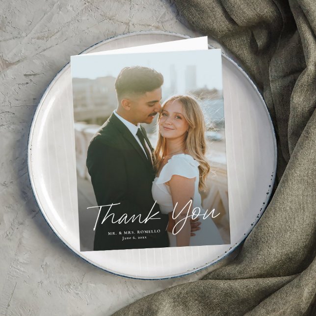 Carte De Remerciements Mariage simple photo écriture moderne  (Simple script wedding photo thank you card.)
