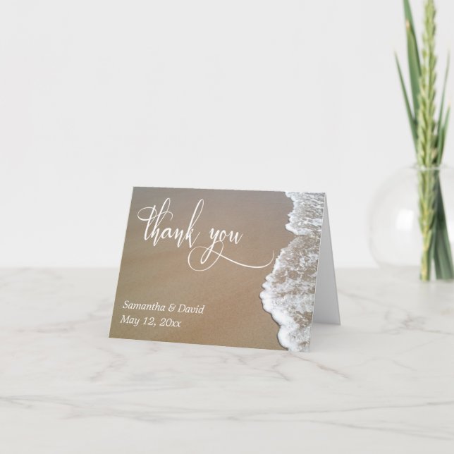 Carte De Remerciements Mariage sur la plage de Sable et Écume Typographie (Devant)