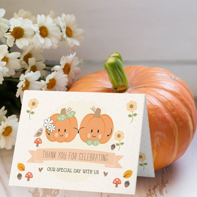 Carte De Remerciements Mariés aux citrouilles mignonnes, remerciements de (Pumpkin thank you cards surely to delight guests who participated in your thanksgiving themed event.)