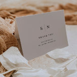 Carte De Remerciements Minimal et chic | Gris doux et Mariage noir<br><div class="desc">Ces cartes de remerciement élégantes et modernes en gris clair sont dotées d'un design de texte noir simple qui dégage un style minimaliste. Ajoutez vos initiales ou votre monogramme pour les rendre complètement vôtres.</div>