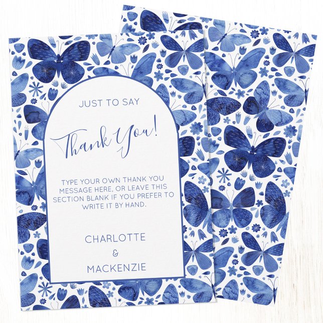 Carte De Remerciements Motif d'aquarelle papillon bleu et blanc (Blue and white butterfly watercolor pattern personalized custom text thank you card)
