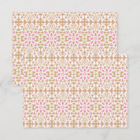 motif de fleurs rose et blanche sur un dos brun