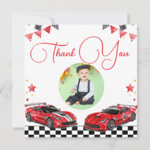 Petite voiture de course rouge et noire rapide pou