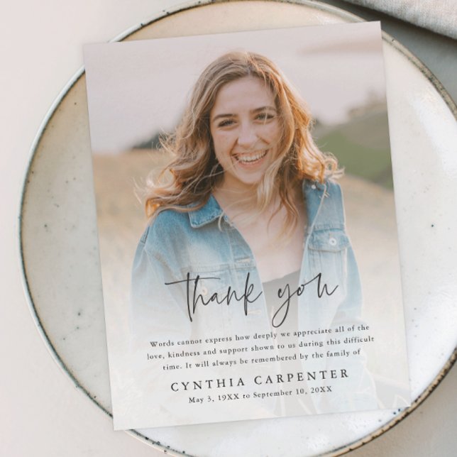 Carte de remerciements photo commémorative des fun (Modern script simple budget photo memorial thank you card.)