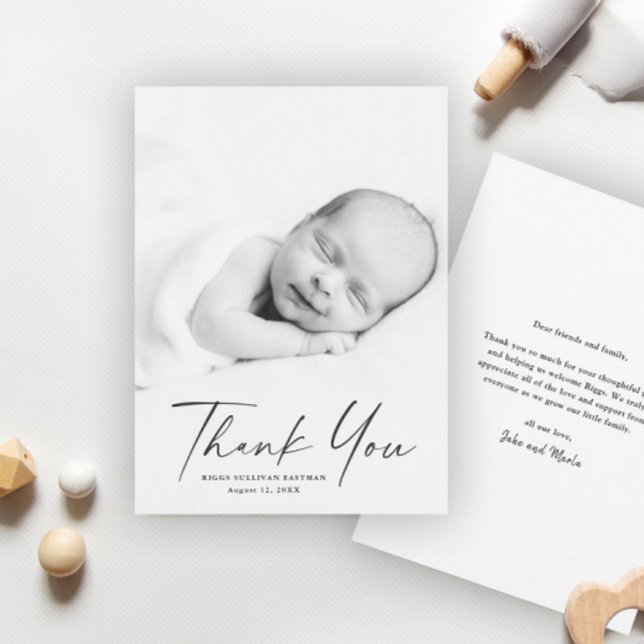 Carte De Remerciements Photo de bébé avec écriture moderne (Créateur téléchargé)