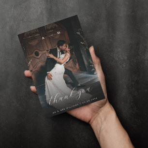 Carte De Remerciements Photo de fond foncé & Monogramme Élégant Mariage n