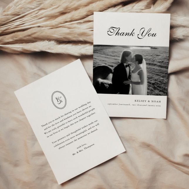 Carte De Remerciements Photo de mariage noir et blanc à script monogramme (Créateur téléchargé)