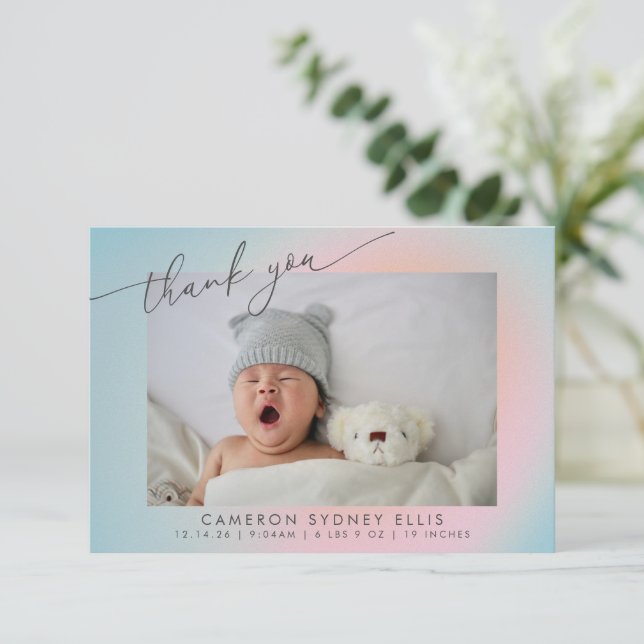 Carte De Remerciements Photo de naissance de bébé au script dégradé bleu  (Debout devant)