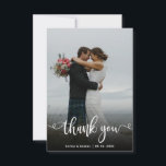 Carte de remerciements photo Mariage lettres main<br><div class="desc">Mariage moderne stylish merci modèle de carte postale avec une photo verticale complète sur le devant avec le texte "Merci" dans une police de script de typographie en blanc sur l'image. Personnalisez le nom personnalisé et le message de remerciement. Si vous préférez écrire votre note à la main, supprimez simplement...</div>