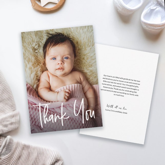 Carte De Remerciements Poignée moderne Personnalisée Baby Girl Douche Pho (Cute Baby Girl photo Handlettering shower thank you card with personal message.)