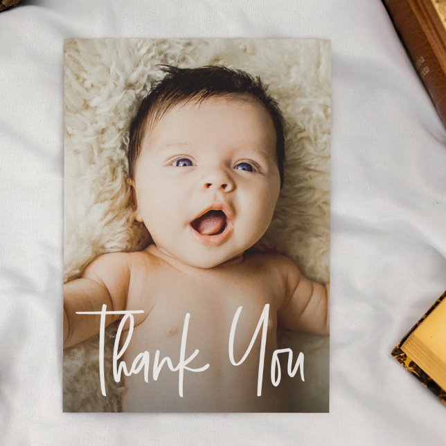 Carte De Remerciements Poignée moderne photo Baby shower personnalisé (Vertical thank you photo baby shower card. Modern design and customizable.)