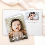 Carte De Remerciements Poignée moderne photo Baby shower personnalisé<br><div class="desc">Personnalisez ce Baby shower merci cartes pliées avec une belle photo de votre bébé. Merci à votre famille et à vos amis qui vous ont offert leur amour et vous ont présenté votre nouveau bébé avec des images qu'ils peuvent chérir pendant de nombreuses années à mesure que le bébé grandit....</div>