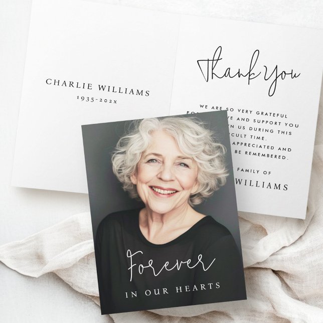 Carte De Remerciements Pour toujours dans nos coeurs script décontracté p (Forever in our hearts casual script funeral photo thank you card)