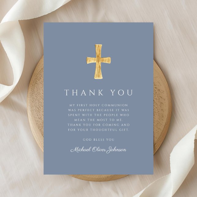 Carte De Remerciements Première communion religieuse garçon bleu poussiér (Modern Dusty Blue Religious Boy First Communion Thank You Card)