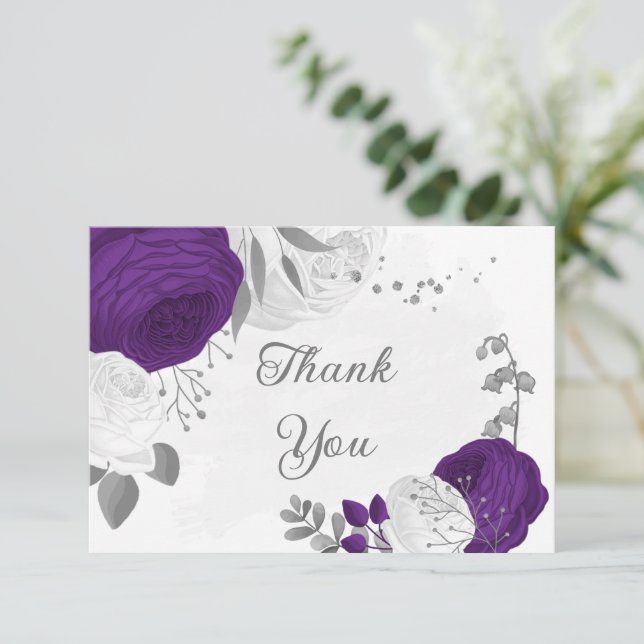 Carte De Remerciements royal violet & fleurs blanches argent mariage (Debout devant)