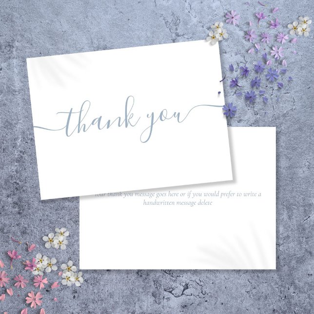 Carte De Remerciements Script bleu foncé simple et élégant (Simple Modern Elegant Dusty Blue Script Thank You Card)