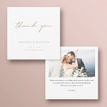 Carte De Remerciements Simple Elegant Script moderne Gold Mariage Photo<br><div class="desc">Ce modèle de mariage photo moderne simple et élégant comprend "merci" dans un script coque décontracté, chaleureux, tous inférieurs et vos noms, date mariage et locale sous-elle sur le devant, et espace pour votre photo sur le dos. Le texte avant est un élégant ton doré appelé California Gold. De part...</div>