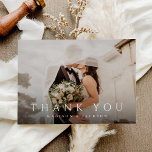 Carte De Remerciements Simple Photo de Mariage Élégant Moderne<br><div class="desc">Cette carte de remerciement de mariage plat à budget présente votre photo de mariage complète,  avec une superposition de texte élégant. Personnalisez vos remerciements de mariage spéciaux au dos,  ou supprimez-les pour laisser le dos vierge pour votre message manuscrit de remerciement.</div>