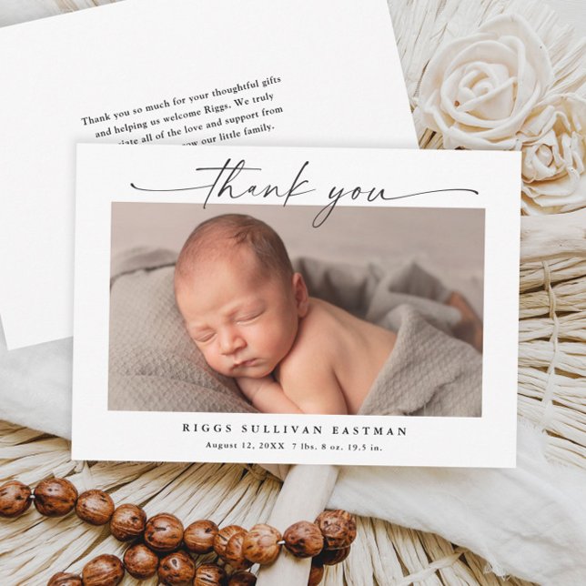 Carte De Remerciements Simple Photo Horizontale Bébé Script (Elegant black and white script calligraphy horizontal baby thank you card announcement.)