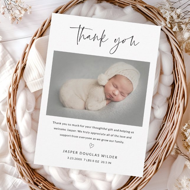 Carte De Remerciements Simple Script Photo de bébé en noir et blanc (Simple script black and white baby photo thank you card announcement.)
