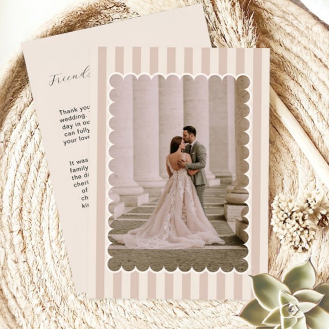 Carte De Remerciements Striped Background and Scalloped Wedding Photo  (Créateur téléchargé)