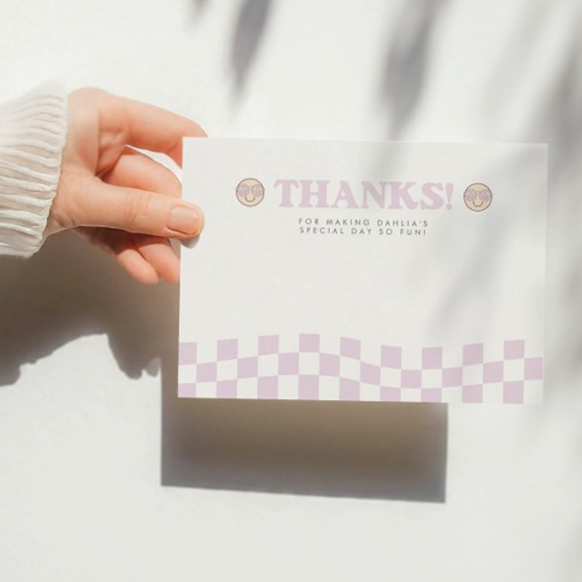 Carte De Remerciements Super fille À damiers visage heureux | 1er anniver (Créateur téléchargé)