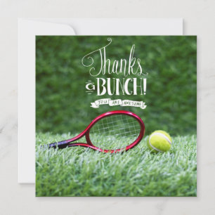 Carte De Remerciements Tennis avec raquette et balles sur gazon vert