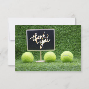 Carte De Remerciements Tennis ball sur l'herbe verte avec tableau