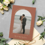 Carte De Remerciements Terracotta Arch Mariage Photo Love & Thanks<br><div class="desc">Beau et élégant carte de remerciements photo à envoyer à vos invités mariages en terre cuite et bronzette. Carte de remerciements mariage double face avec deux photos, une dans un cadre en arc avec LOVE & THANKS écrit dans une courbe. Carte de remerciements mariage en terre cuite avec vos noms...</div>