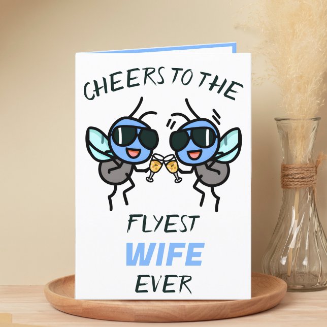 Carte De Remerciements Un joli jeu de tournois amusant à la femme (funny cheers to the flyest wife birthday card with two flies wearing sunglasses giving a toast)