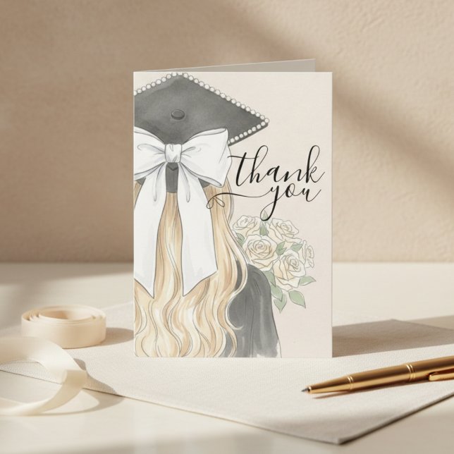 Carte De Remerciements Whimsical Graduation Cap with Bow & Pearls Script (Whimsical Graduation Cap with Bow & Pearls Script Thank You Card)