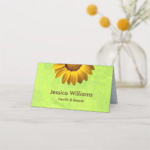 Carte De Rendez-vous Fleurs jaunes sur Monogramme vert Abstrait