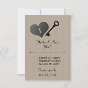Carte de réponse à clé et verrou du coeur beige