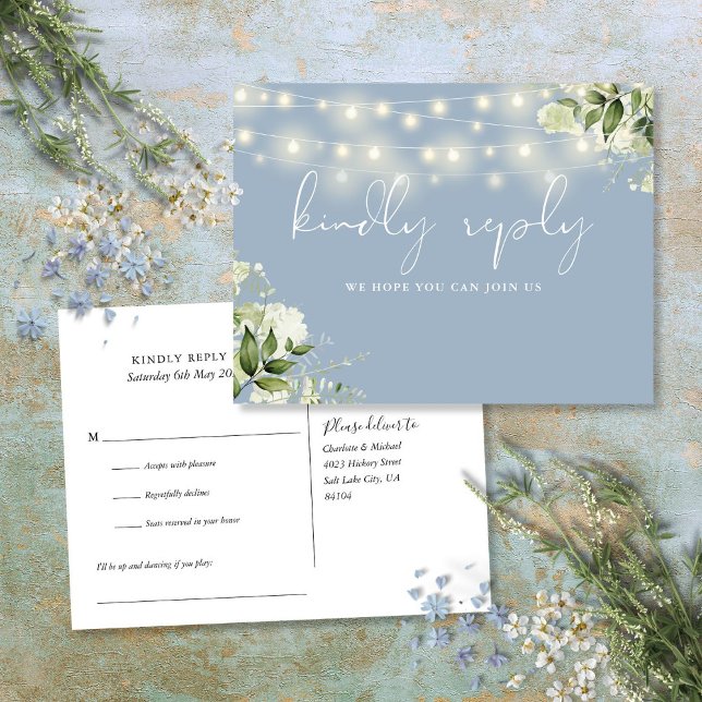 Carte de réponse à une demande de chanson avec lum (Dusty Blue Floral String Lights Song Request RSVP Invitation Postcard)