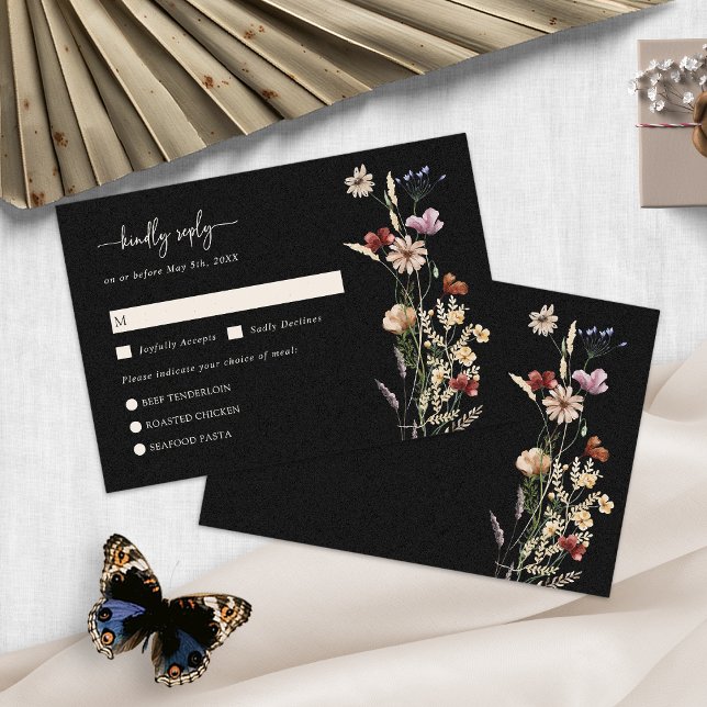 Carte de réponse Boho Fleur sauvage noire (Black Watercolor Wildflower Boho RSVP Card by Painted Paperie
)