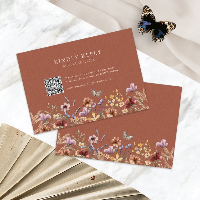 Carte de réponse Boho Terracotta Wildflower (Boho Terracotta Wildflower RSVP Card QR Code with Butterfly by Painted Paperie
)
