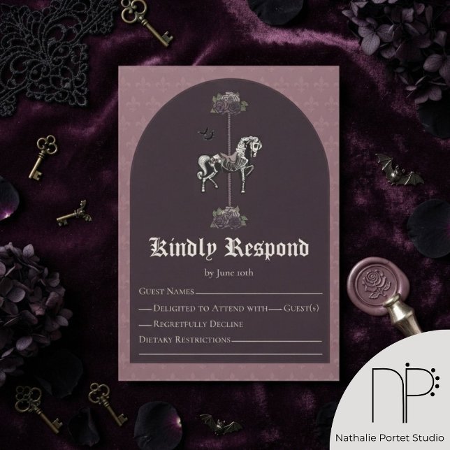 Carte de réponse Cheval de carrousel squelette Mau (Gothic moody pink and purple Vintage style skeleton horse hand-drawn RSVP card for her)