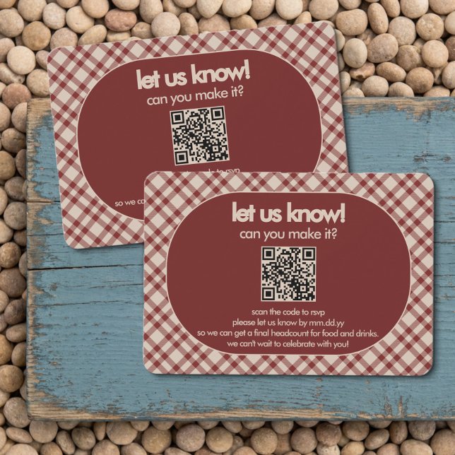 Carte de réponse de mariage à code QR à carreaux r (QR Code RSVP from the Rustic Red Plaid Western Wedding Suite by Darling & May)