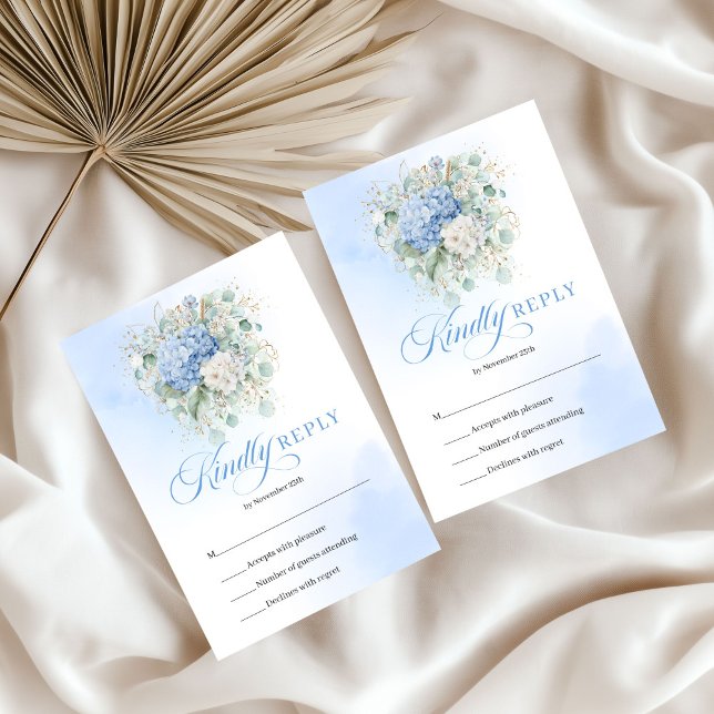 Carte de réponse de mariage à l'encre bleue intemp (Timeless Blue Floral Gold Wedding RSVP Enclosure)