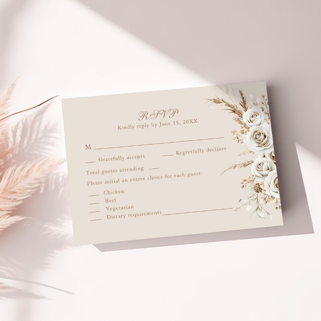 Carte de réponse de mariage Beige Roses d'Ivoire (Boho Beige Dried Flower and White Roses Wedding RSVP Card on a sunny white table with dry botanicals)