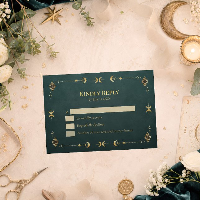 Carte de réponse de mariage Celestial Gothic Dark  (Celestial Gothic Dark Teal Wedding RSVP Card on a table with golden celestial decor and flowers)