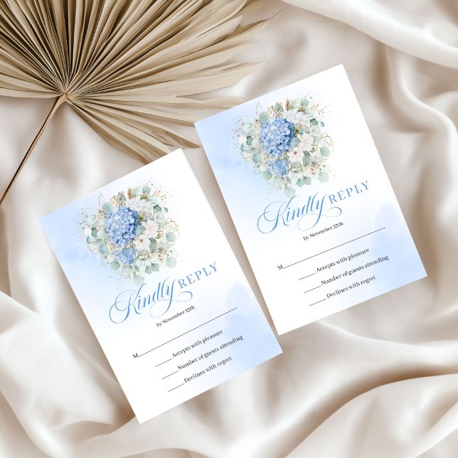 Carte de réponse de mariage dorée Hydrangeas Bleue (Graceful Blue Hydrangeas Gold Wedding RSVP Card)