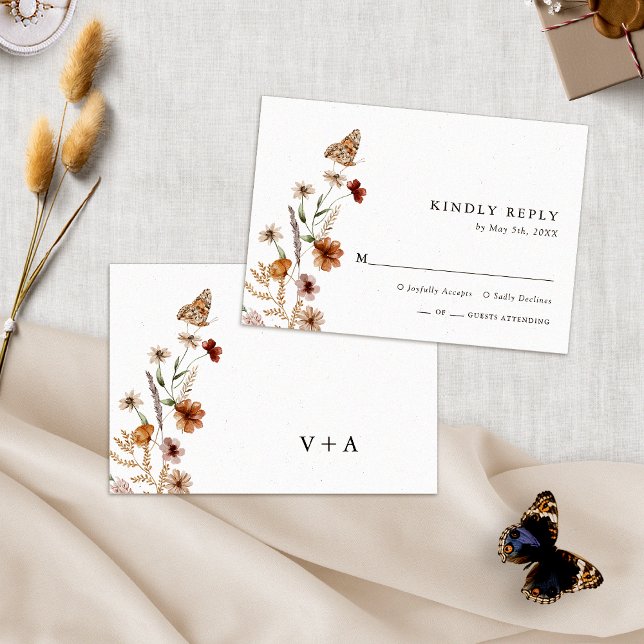 Carte de réponse de mariage floral boho (White Boho Floral Wedding RSVP Card with Butterfly Monorgram by Painted Paperie
)