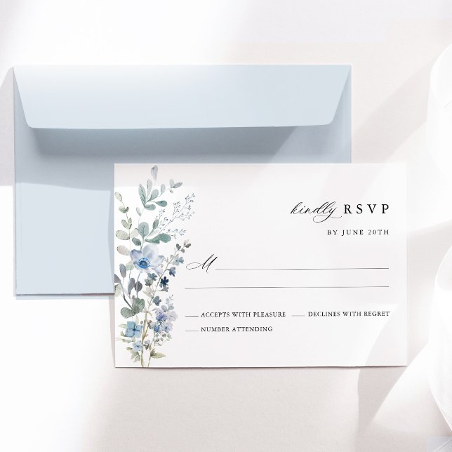 Carte de réponse de mariage florale à fleurs sauva (Dusty Blue Wildflower RSVP Card, botanical watercolor blue floral wedding response card)