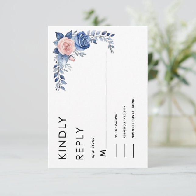 Carte de réponse de mariage florale bleu marine (Debout devant)